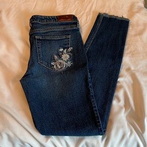 NWOT Hollister Jeans w/back pocket detail